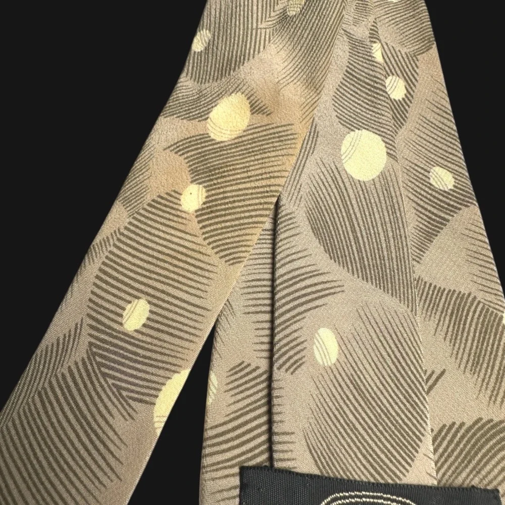Fendi Roma Mens Silk Tie Taupe Cream Geometric Polka Dot Made in Italy 3.75 Wide